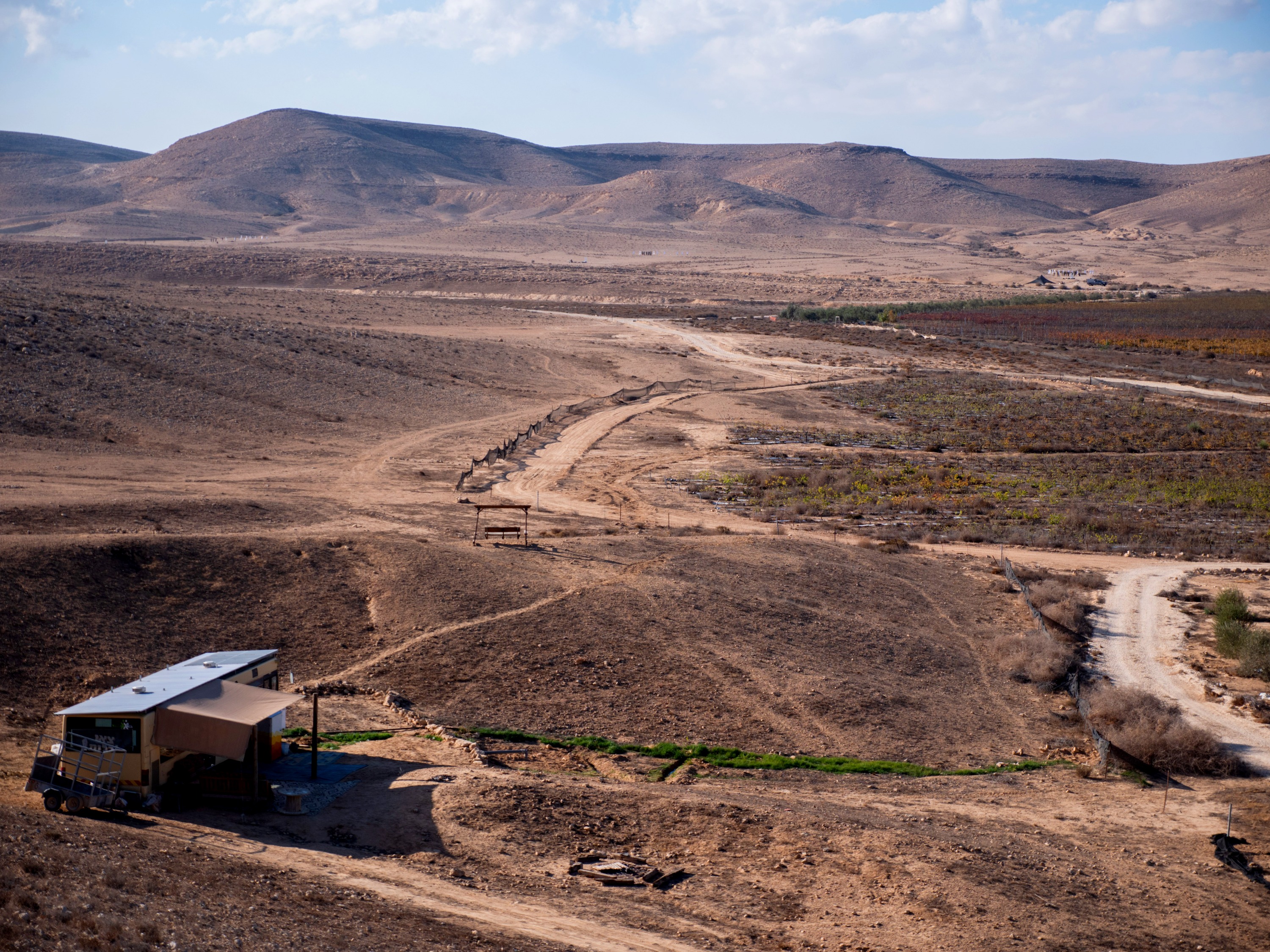 רצפת עץ באוטובוס — בנייה בעבודת יד